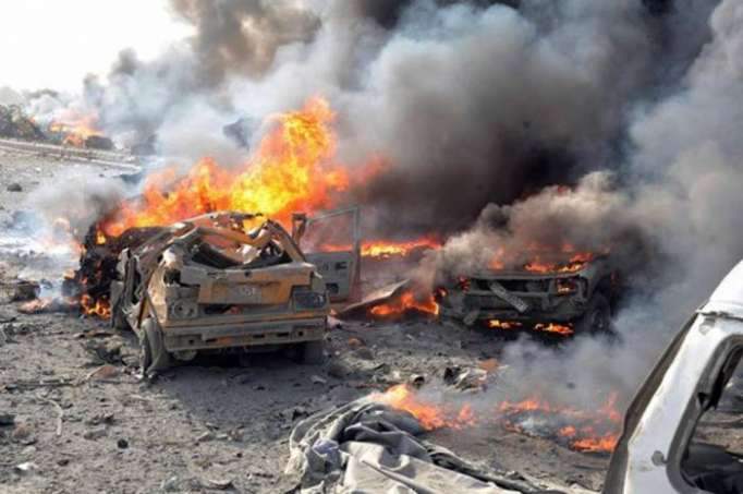 Suicide bomber rams car into Somalia military base