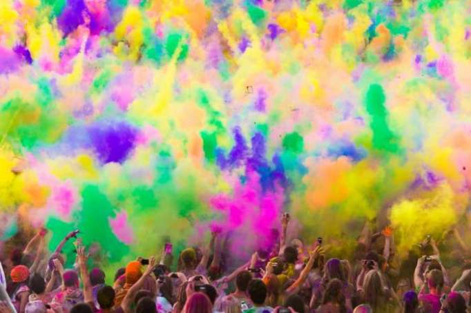 Colores orgánicos y solidarios para celebrar un Holi más ecológico en India