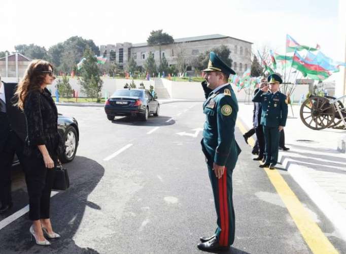 Erste Vizepräsidentin Mehriban Aliyeva weiht neues Gebäude für Sonderschule des Staatsgrenzschutzdienstes ein