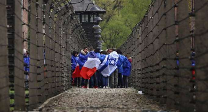 US reportedly suspends contacts with senior Polish officials over Holocaust law
