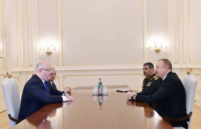 Ilham Aliyev recibe al ministro de Defensa georgiano