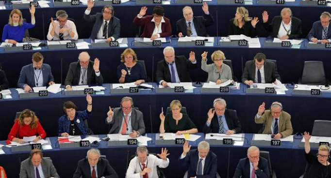 Vicepresidente italiano del Parlamento Europeo insta a vetar las sanciones contra Rusia