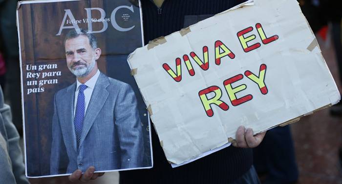 Un tribunal obliga al Ayuntamiento de Barcelona a volver a colgar el retrato del Rey