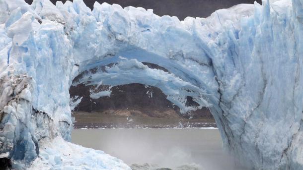 El glaciar argentino Perito Moreno inicia nuevo proceso de ruptura