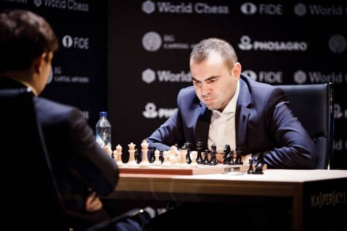 Schach-Kandidatenturnier in Berlin: Schachrijar Mamedjarow macht auch in der dritten Partie Remis