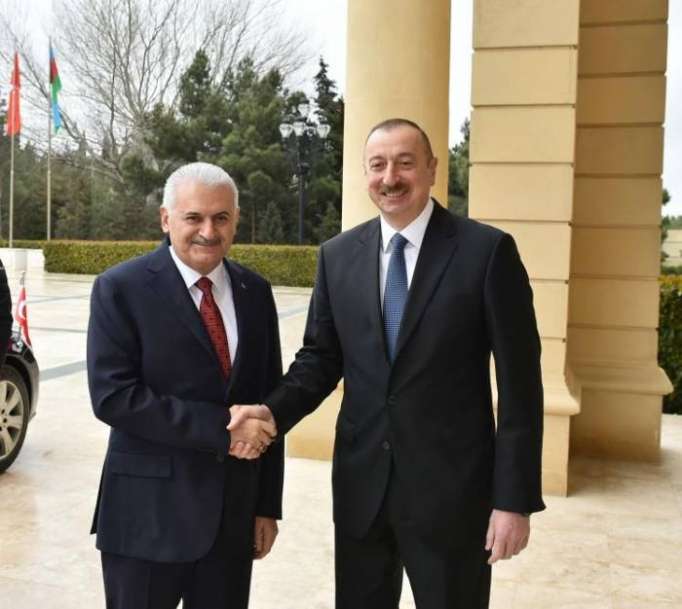 Ilham Aliyev se reúne con el premier turco