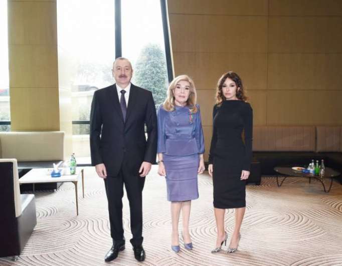 President Ilham Aliyev presents “Dostlug” Order to UNESCO goodwill ambassador