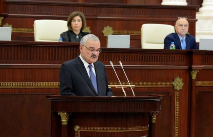 Primer Ministro Artur Rasizade presenta el informe anual del gobierno en el parlamento