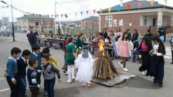 Bewohner von Jojug Marjanli feiern Frühlingsfest Novruz in ihrem Heimatort