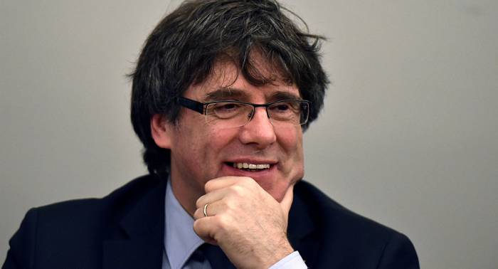 Puigdemont difunde su primer tuit