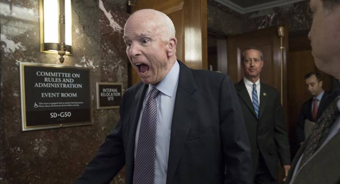 Marionettenspiel des Westens: Wie „McCain-Syndrom“ Russlandhass schürt