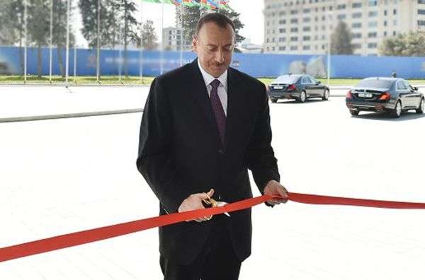 Präsident Aliyev nimmt an der Eröffnung des Bona Dea internationalen Krankenhauses in Baku teil