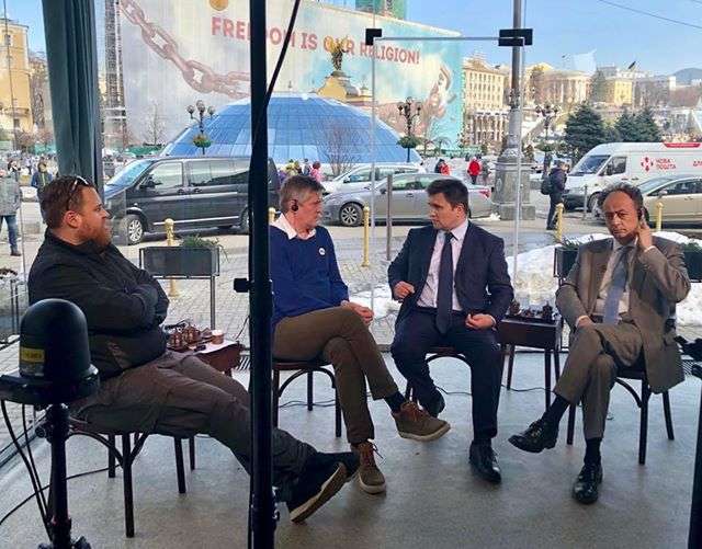 El ministro de Exteriores de Ucrania sugiere introducir el alfabeto latino