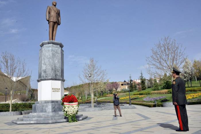 Ankara: Le ministre azerbaïdjanais de la Défense visite le Parc Heydar Aliyev - PHOTO