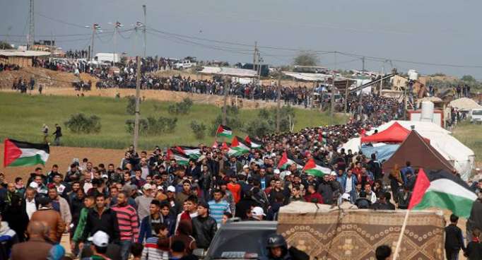 Decenas de miles de palestinos participan en Gaza en la Marcha del Retorno