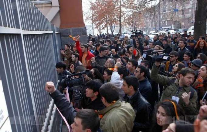 Erneut beginnen Massenproteste in Armenien