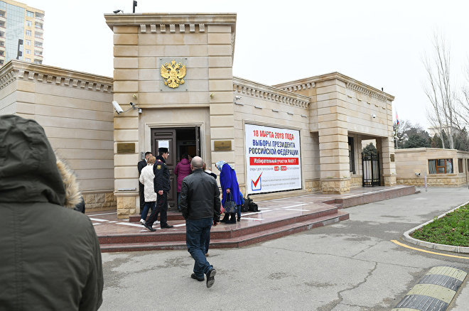 Élection présidentielle russe: les russes votent à Bakou