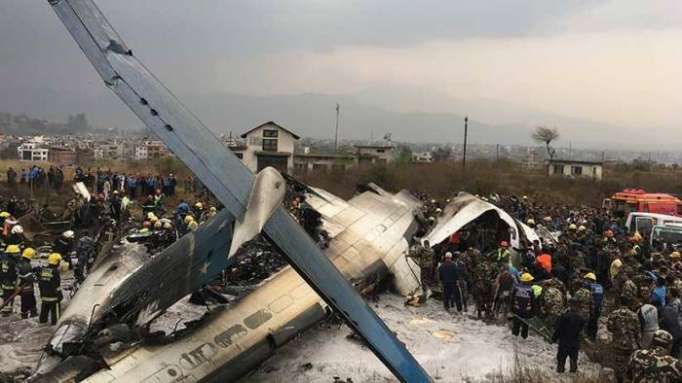 PRIMERAS IMÁGENES: Se estrella un avión de pasajeros en el aeropuerto de Katmandú
