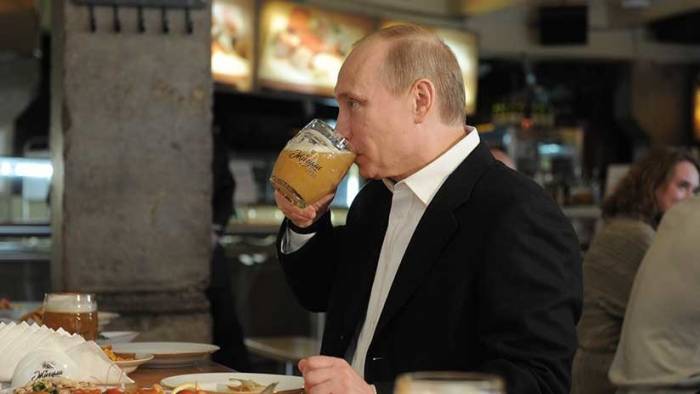 Putin confiesa que trata de beber menos cerveza por esta razón