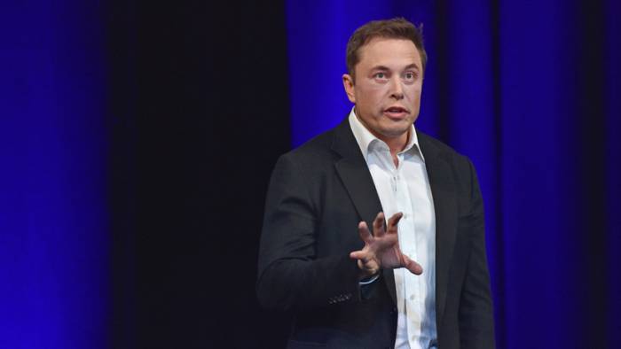 Elon Musk anuncia la creación de un "imperio mediático intergaláctico"