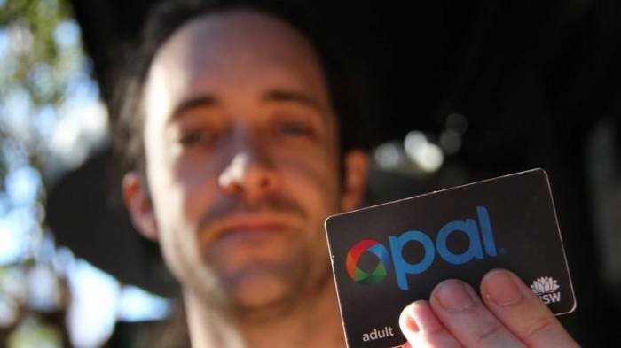 Australischer Wissenschaftler pflanzt sich Fahrkarten-Chip ein – Strafe wegen Schwarzfahrt