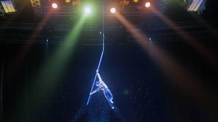 Akrobat von Cirque du Soleil stürzt vor Publikum in den Tod