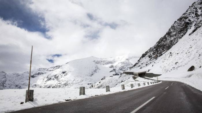 Bus verunglückt auf Alpenpass in Österreich: Rund 30 Verletzte, zwei von ihnen schwer