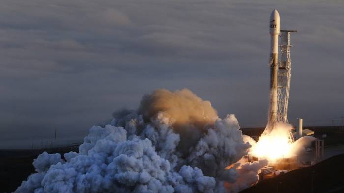 SpaceX fracasa al realizar un descenso controlado de uno de los elementos del Falcon 9