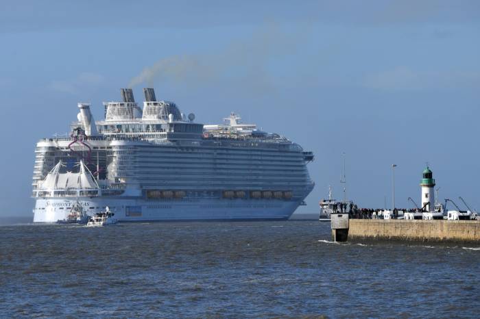 France: le plus gros paquebot du monde, quitte Saint-Nazaire