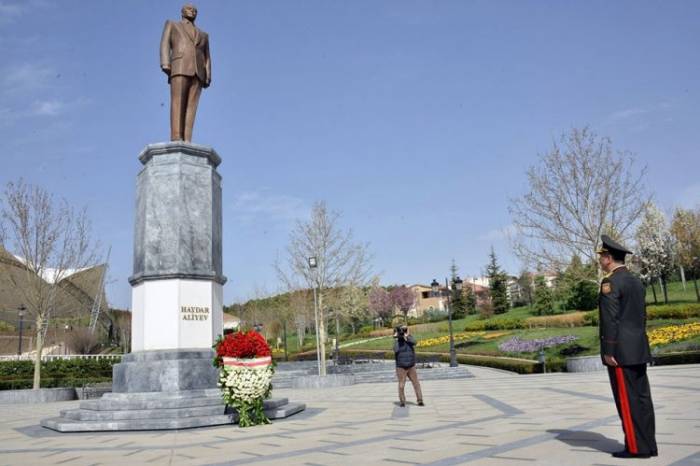 Zakir Hasanov visits Heydar Aliyev Park in Ankara