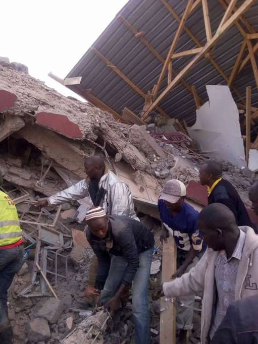 Varios atrapados tras derrumbarse un edificio de cuatro pisos en Kenia