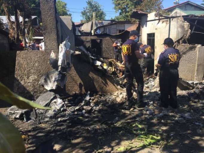 Siete muertos al estrellarse una avioneta en una zona residencial de Filipinas