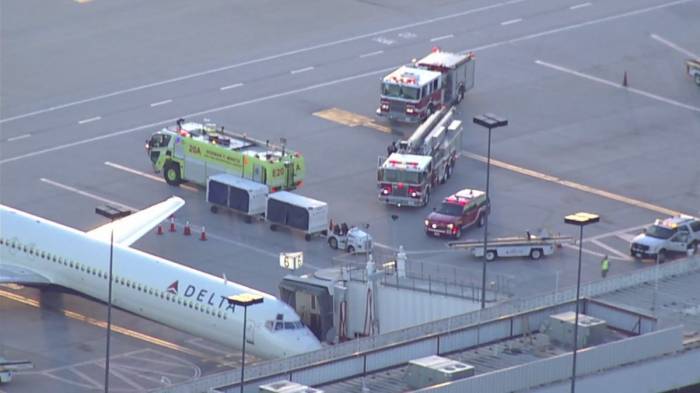 EE.UU.: Varios pasajeros de un vuelo requieren asistencia médica tras aterrizar en California