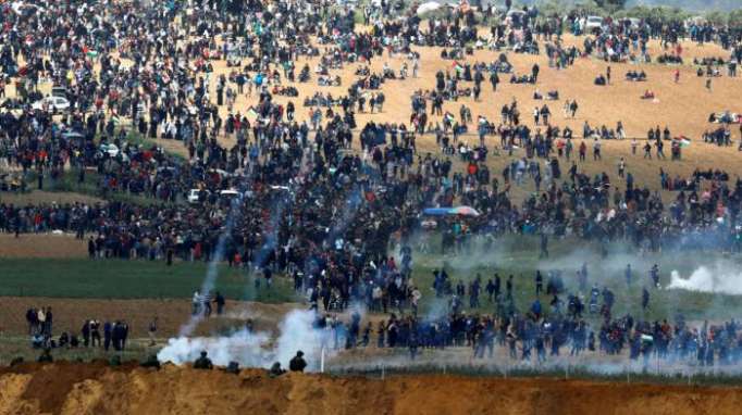 Gaza-Israel border: Clashes leave 16 Palestinians dead and hundreds injured