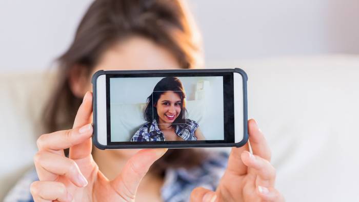 Selfies make your nose look 30% bigger, study says