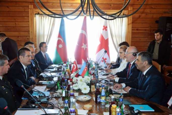 Azerbaijani, Turkish Georgian defense ministers hold trilateral meeting