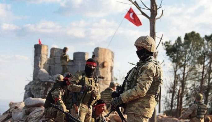 Afrin: Les villageois remettent aux soldats turcs 18 terroristes