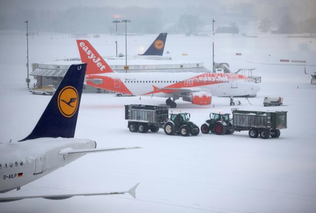 Geneva airport closed by icy 