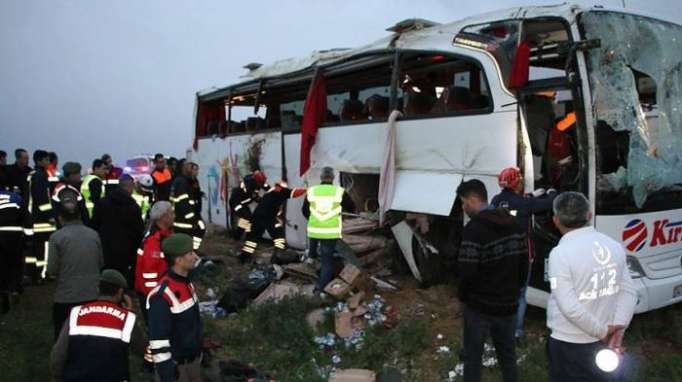 Turistləri aparan avtobus aşdı: 4 ölü, 37 yaralı