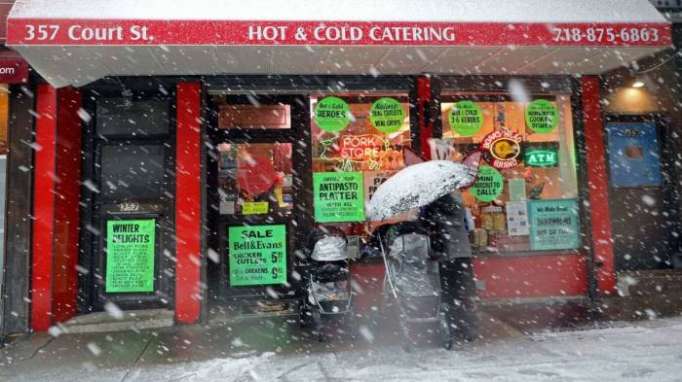 Nouvelles chutes de neige aux Etats-Unis, annulation de milliers de vols