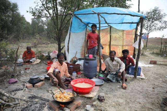 Bangladesh protests against Myanmar troops at border where Rohingya shelter