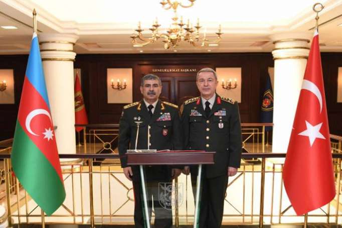 Azerbaijani defense minister meets chief of Turkish General Staff