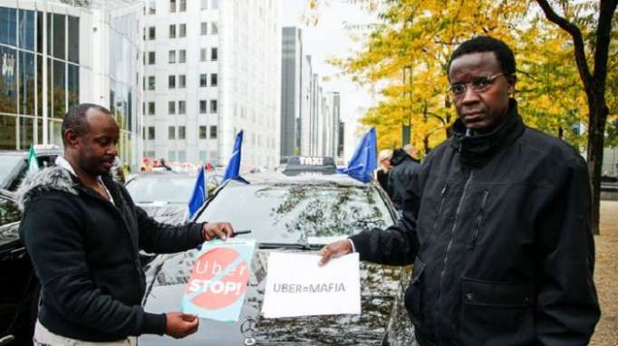 Des centaines de taxis paralysent Bruxelles pour protester contre Uber