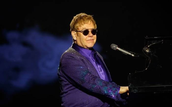 Elton John quitte la scène face à un fan "grossier"