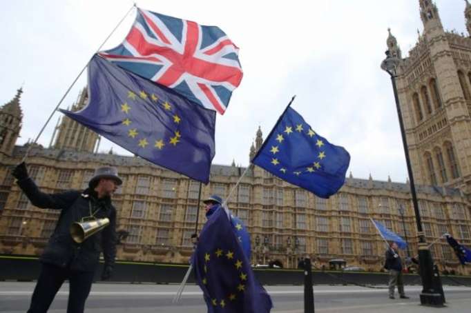 U.K. should consider extending Brexit talks, Commons Panel says