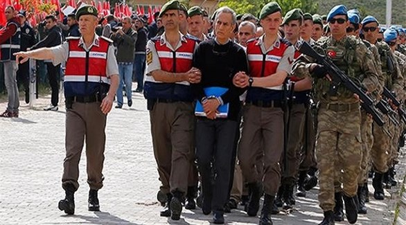 تركيا: احتجاز 70 ضابطاً للاشتباه في صلتهم بغولن