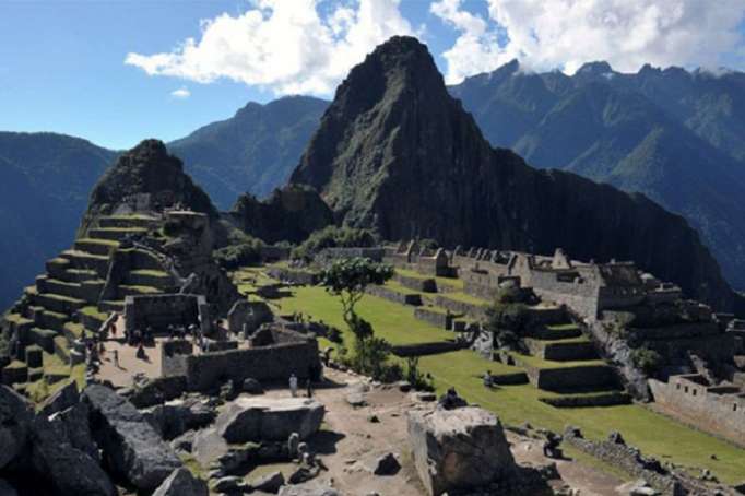 Tres turistas europeos expulsados de Machu Picchu por mostrar el trasero