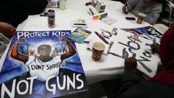 Les jeunes américains vont manifester contre les armes à feu
