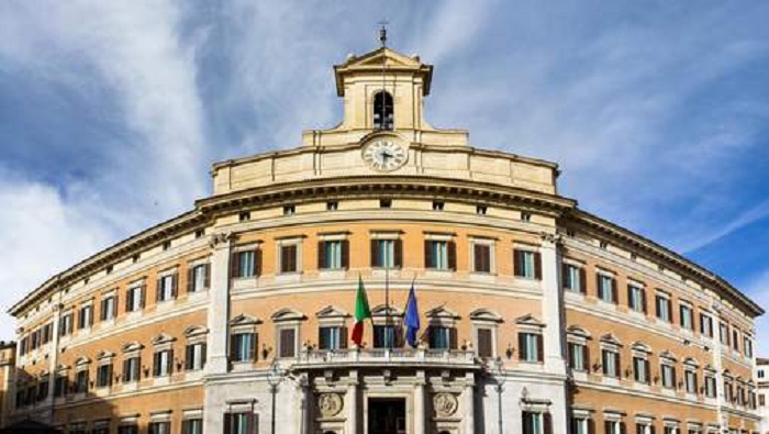 Les chambres du Parlement italien vont élire chacune un président, sans majorité