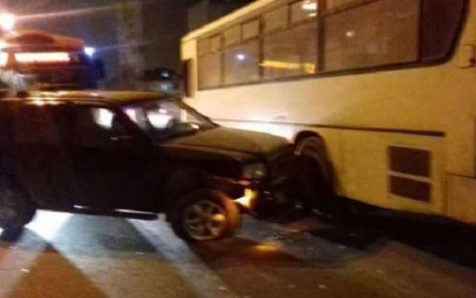 Bakıda avtobus qəzaya düşdü, tıxac yarandı - FOTO
